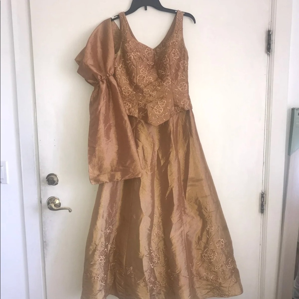 Dress - Picture 2 of 8